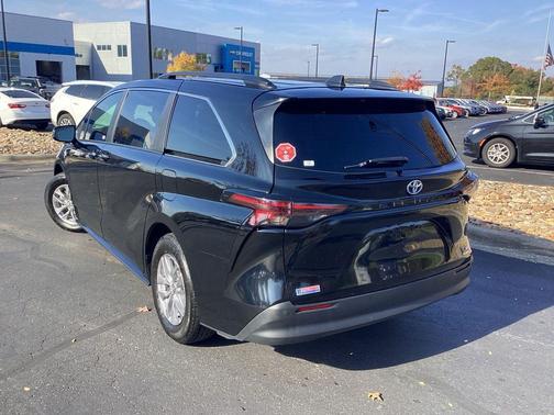2024 Toyota Sienna XLE