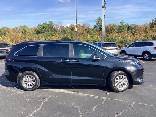 2024 Toyota Sienna XLE