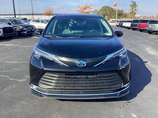 2024 Toyota Sienna XLE