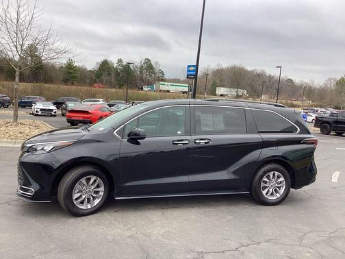 2024 Toyota Sienna XLE