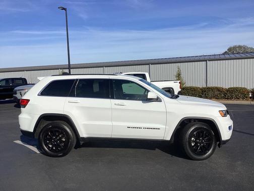 2022 Jeep Grand Cherokee Laredo