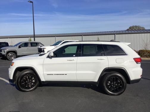 2022 Jeep Grand Cherokee Laredo