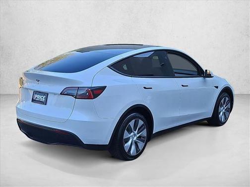 Pearl White Multi-Coat 2024 Tesla Model Y RWD *Ltd Avail*
