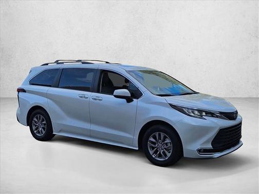 Wind Chill Pearl 2022 Toyota Sienna XLE