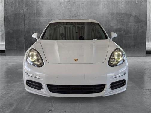 2016 Porsche Panamera Edition