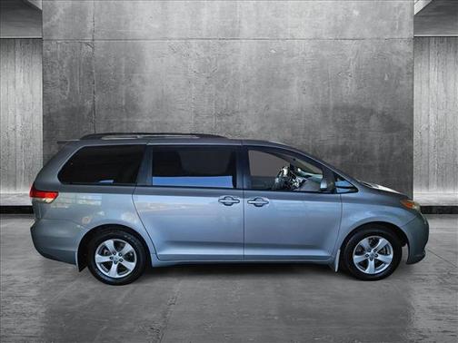 2013 Toyota Sienna LE