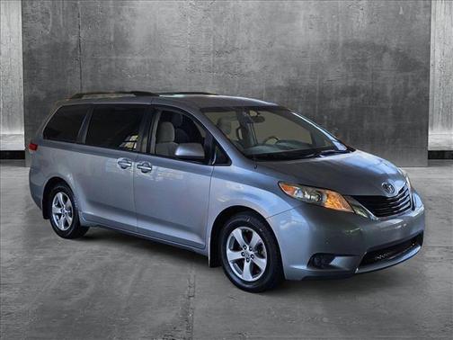 2013 Toyota Sienna LE