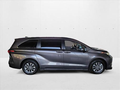 2021 Toyota Sienna LE