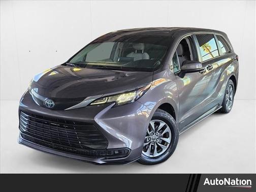 2021 Toyota Sienna LE