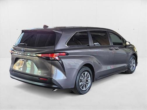 2021 Toyota Sienna LE