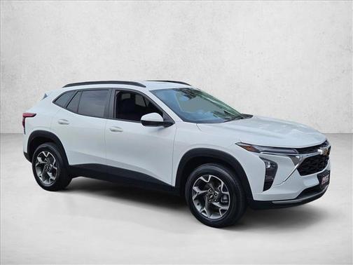 Summit White 2025 Chevrolet Trax LT