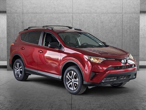 Photo 3 of 24 of 2018 Toyota RAV4 LE