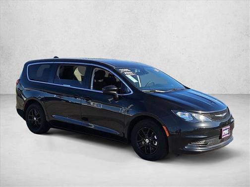 Brilliant Black Crystal Pearlcoat 2023 Chrysler Voyager LX