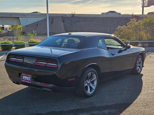 Pitch Black Clearcoat 2016 Dodge Challenger SXT