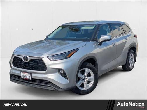 2022 Toyota Highlander LE