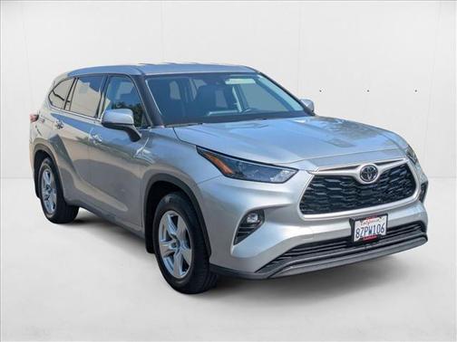 2022 Toyota Highlander LE