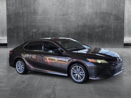 2019 Toyota Camry Hybrid XLE
