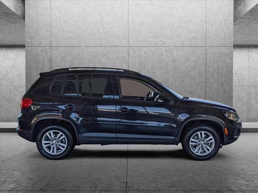 Photo 5 of 24 of 2016 Volkswagen Tiguan S