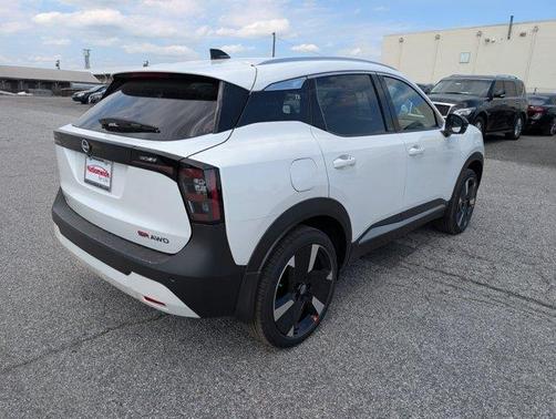 Aspen White Tri 2026 Nissan Kicks SR