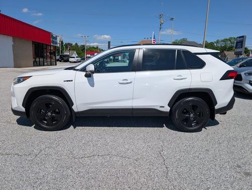 Super White 2021 Toyota RAV4 Hybrid XLE