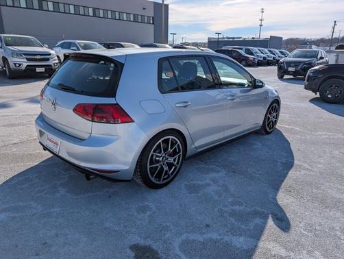 2017 Volkswagen Golf GTI SE 4-Door