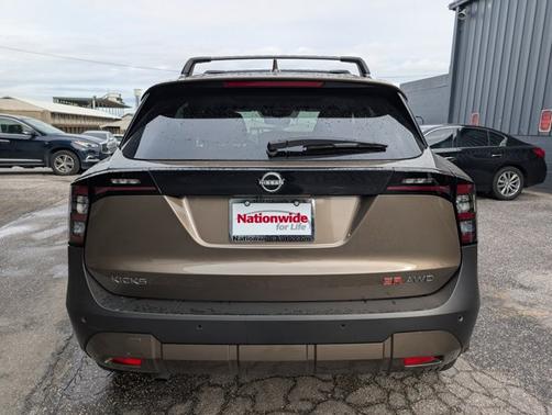 2025 Nissan Kicks SR