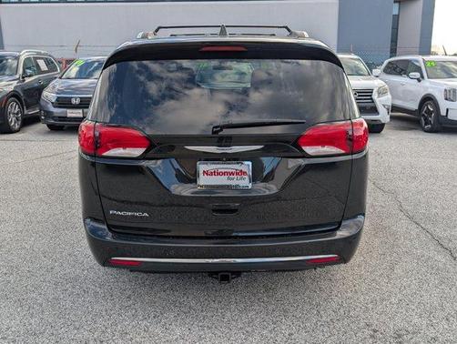 2018 Chrysler Pacifica Touring-L