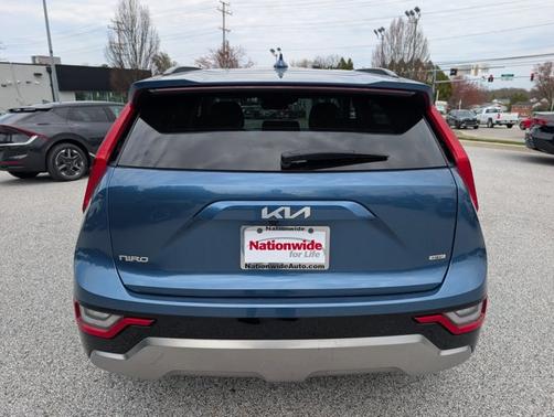 Mineral Blue 2023 Kia Niro SX Touring