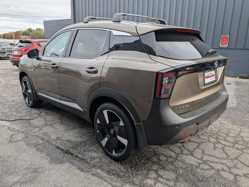 2025 Nissan Kicks SR