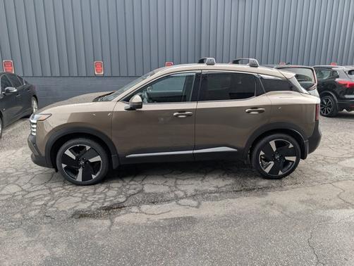 2025 Nissan Kicks SR