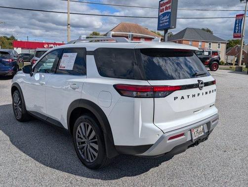2025 Nissan Pathfinder SL