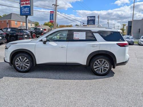 2025 Nissan Pathfinder SL