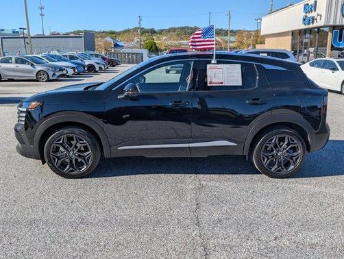2025 Nissan Kicks SR