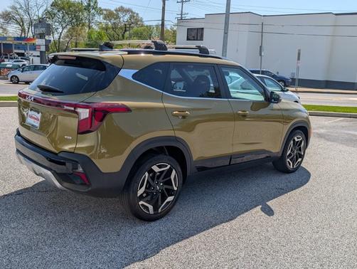 Green 2024 Kia Seltos SX