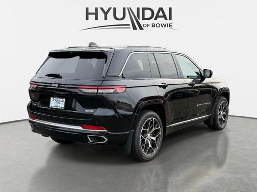 Diamond Black Crystal Pearlcoat 2022 Jeep Grand Cherokee Summit