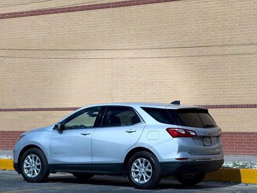 Silver Ice Metallic 2020 Chevrolet Equinox 1LT