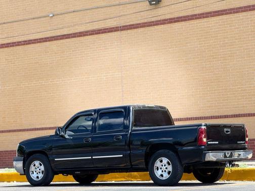 2005 Chevrolet Silverado 1500 LS Crew Cab