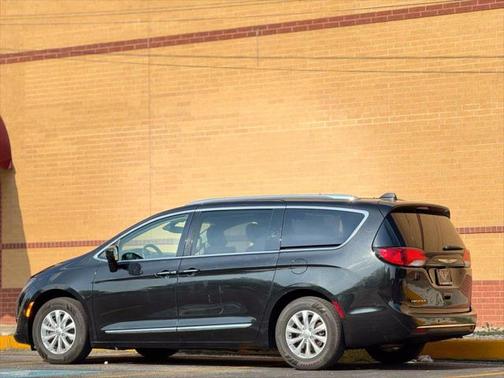 2018 Chrysler Pacifica Touring-L