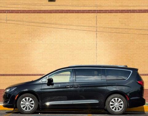 2018 Chrysler Pacifica Touring-L