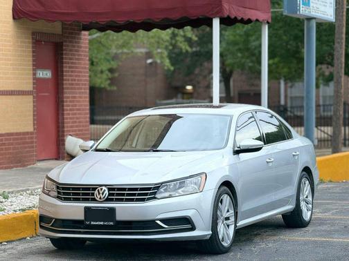 Reflex Silver Metallic 2019 Volkswagen Passat 2.0T Wolfsburg Edition