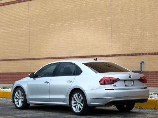 Reflex Silver Metallic 2019 Volkswagen Passat 2.0T Wolfsburg Edition