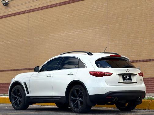 2016 INFINITI QX70 Base