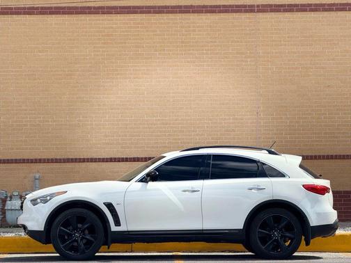 2016 INFINITI QX70 Base