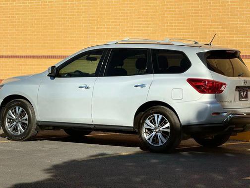 2018 Nissan Pathfinder S