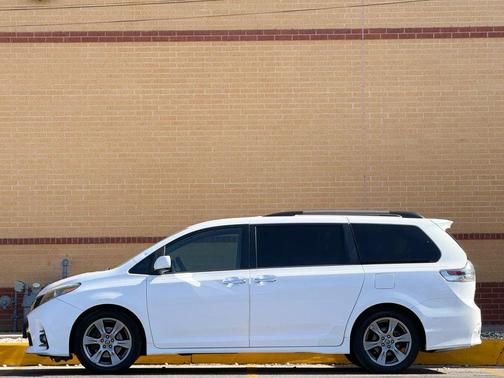 2019 Toyota Sienna SE