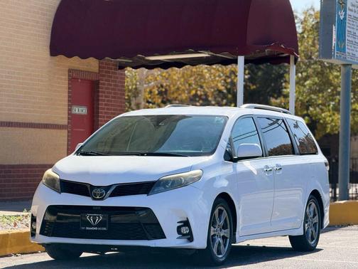 2019 Toyota Sienna SE