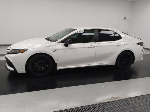 Ice Cap 2023 Toyota Camry SE