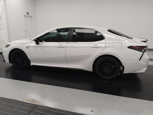 Ice Cap 2023 Toyota Camry SE