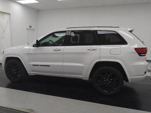 Bright White Clearcoat 2017 Jeep Grand Cherokee Altitude