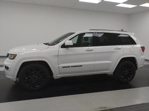 Bright White Clearcoat 2017 Jeep Grand Cherokee Altitude